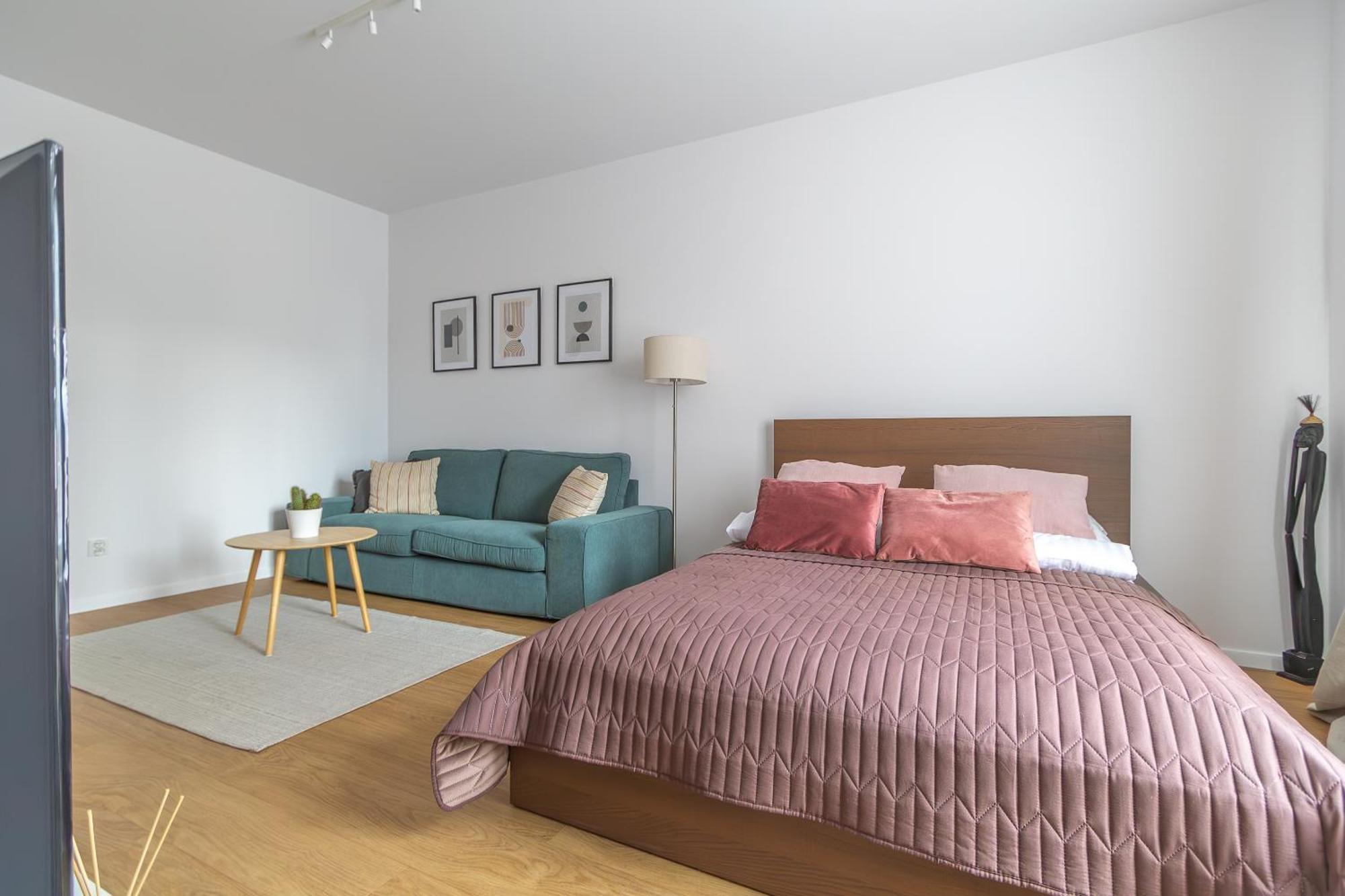 Glow Apartments, Slaska 12